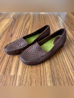 VTG Cole Haan Woven Leather Women Sz 7.5B Classic Slip On Loafers Brown Casual